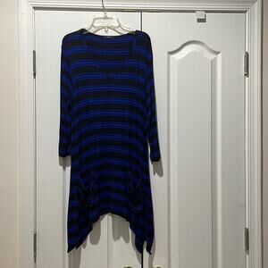K & C xl black and blue hi low hemline stretch top scoop neck euc worn once